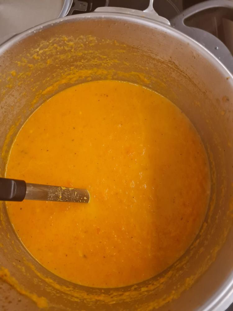 Die fertige Suppe im Topf.